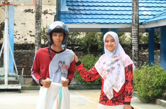 Wali kelas menyemangati murid