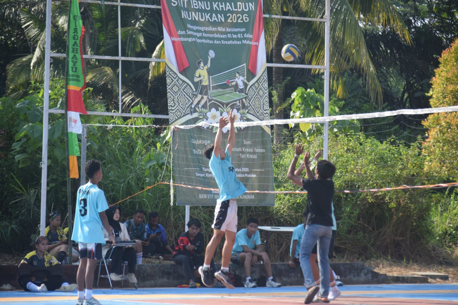 Aksi tim voli SMK Negeri 1 Nunukan