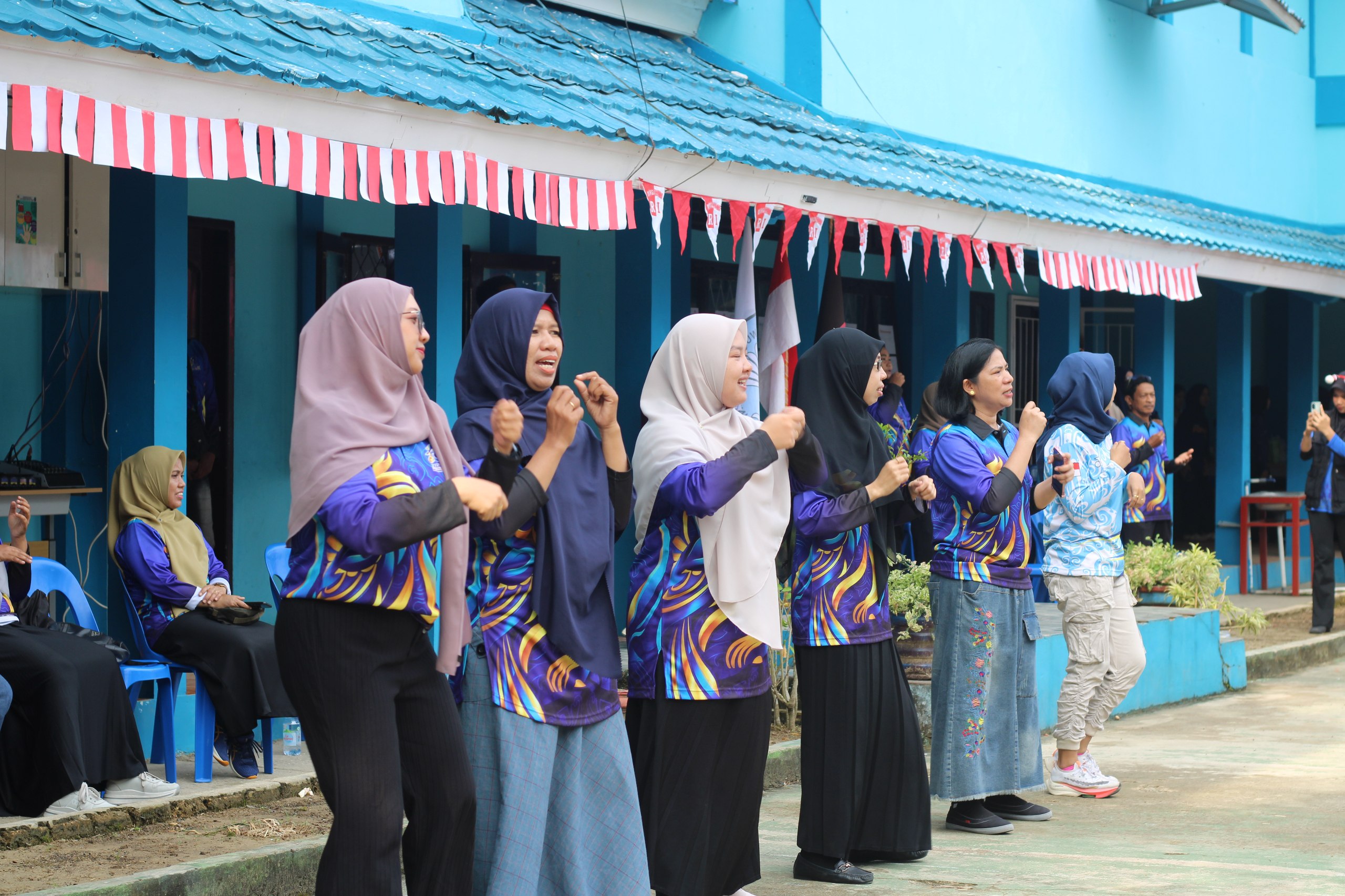Kebersamaan warga sekolah